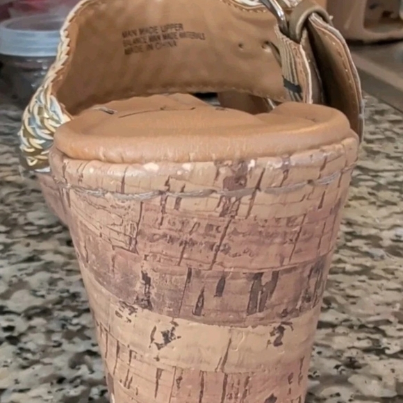 BOC Born Jonna Sunbronze Metallic Cork Wedge Sandals Size 9M Silver And Gold - Picture 4 of 9